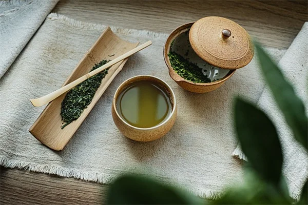 堆肥针灸のコツ：竹やひまわりの茎で簡単エアレーション